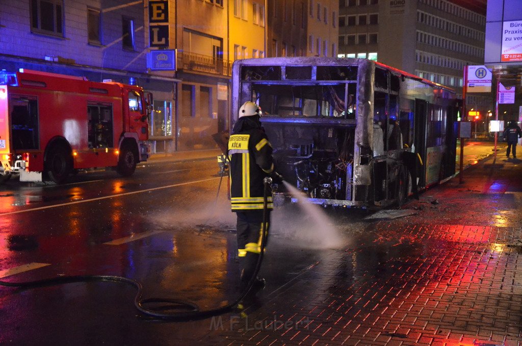 Stadtbus fing Feuer Koeln Muelheim Frankfurterstr Wiener Platz P061.JPG